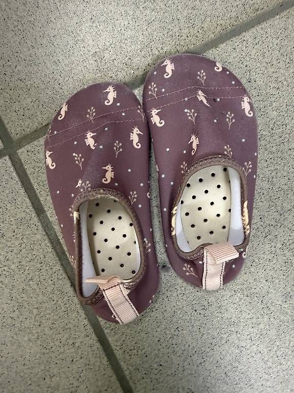 Scarpe per ragazzi: Schuhe wasser kid - Gr.21/22 – Usato da Zürich venduto da mat_5l7y