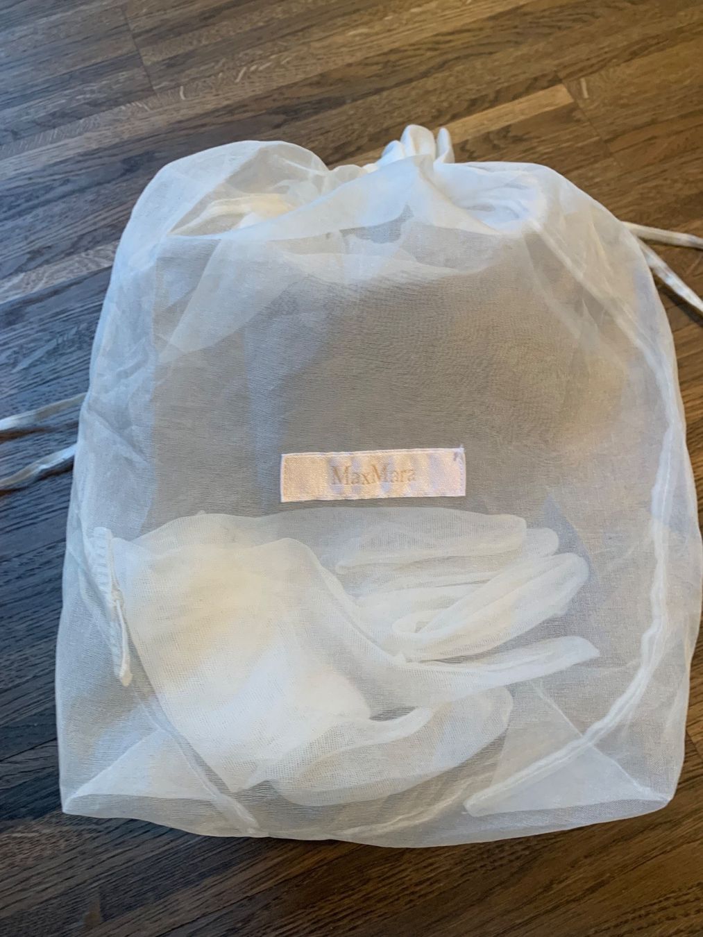 Max Mara Gants & mitaines : MaxMara bride gloves – D'occasion à Thalwil par val_q76v 2