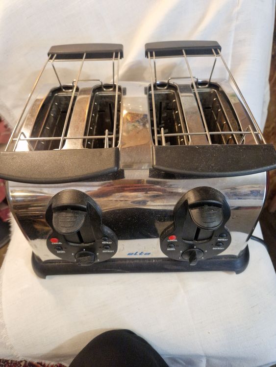 Super grosser Toaster mit 4 Einschüben. (Gebraucht) in Arbon für CHF 20 ...