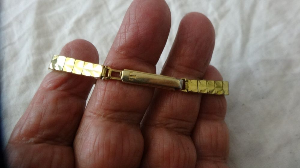 Tissot Montres: TISSOT SEHR KLEINE DAMEN UHR.HANDAUFZEUG.NICHTLAUFT-- – D'occasion à zürich par ahmad01 4