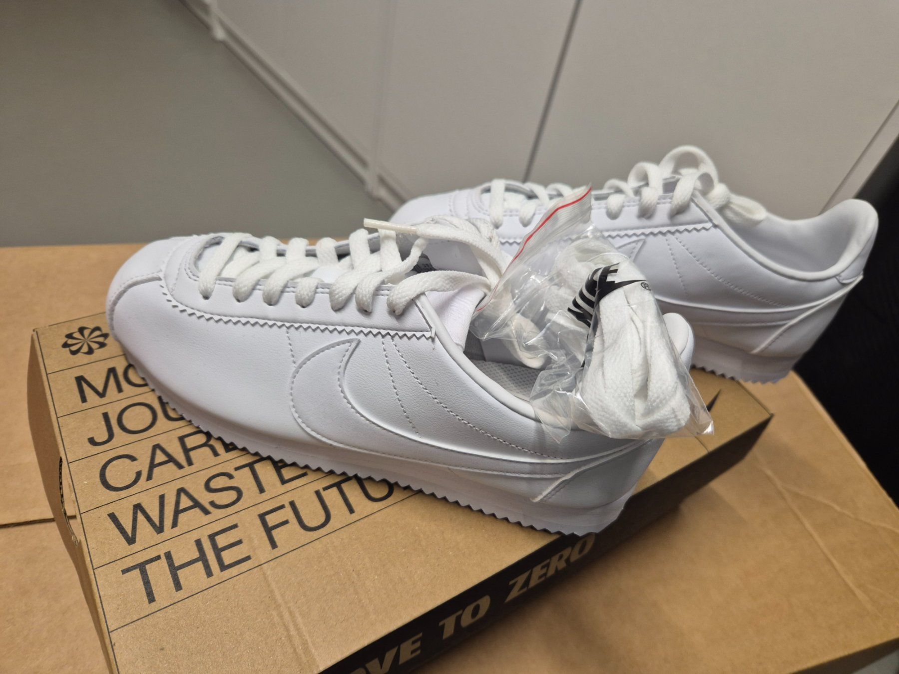 Nike Scarpe da uomo: Nike Cortez Lederschuhe , Grösse 40, NEU – Nuovo e nell'imballaggio originale da Möhlin venduto da tob_7bzz
