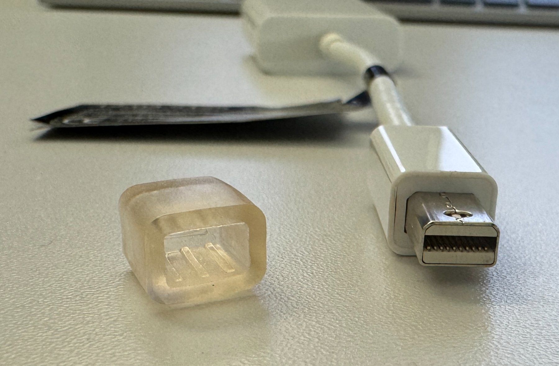 Unità & Adattatore: VGA to mini Displayport Adapter – Usato da Winterthur venduto da YaV 3