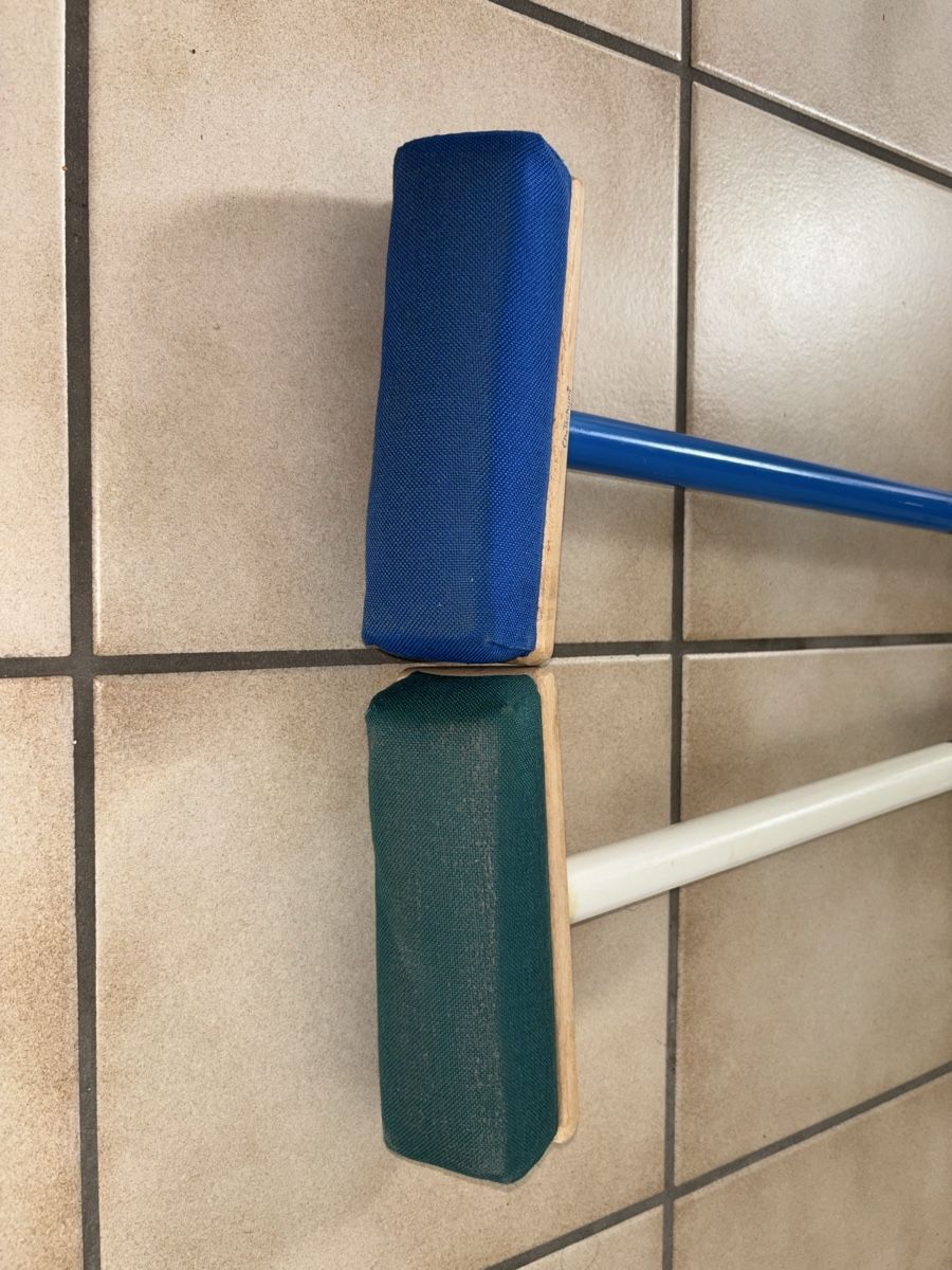 Altro in Apparecchi per la pulizia: Curling Besen Set, Brownie – Usato da Münsingen venduto da Sinonn 2