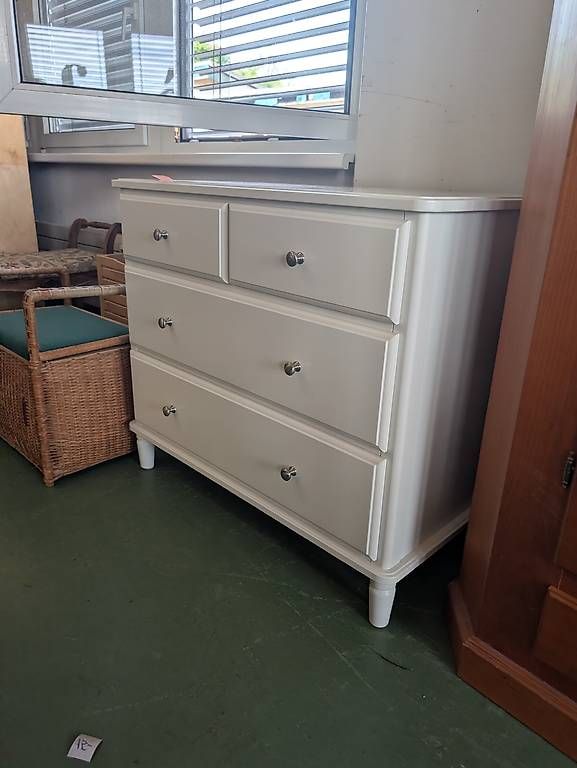 Commodes: Weisse Kommode mit 4 Schubladen – D'occasion à Pratteln par Cartonsducoeur_bl