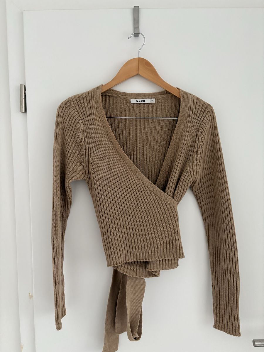Na-kd Pullover & Sweatshirts: Pull-over croisé NA-KD M – Gebraucht aus Vésenaz von ilomd