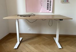 Schreibtisch Livique höhenverstellbar (NP: 960.-)