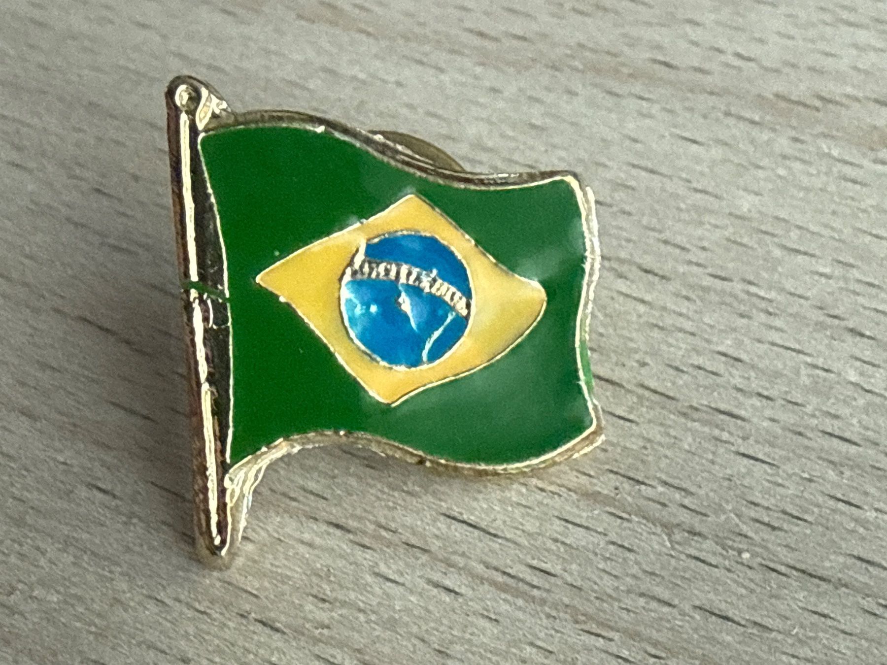 Plaketten & Abzeichen: Pin Brasilien Flagge – Gebraucht aus Glattbrugg von Schweigmatt