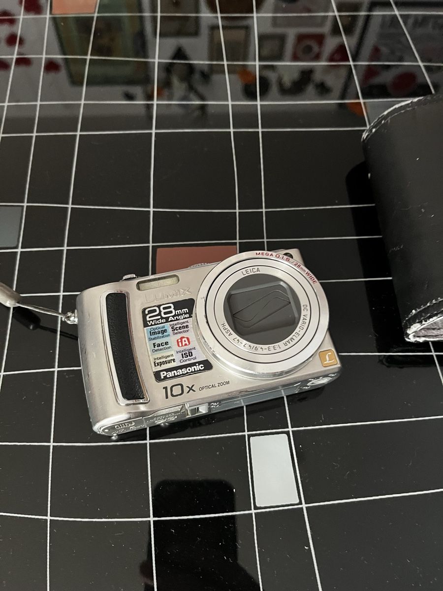 Panasonic Fotocamera: Panasonic LUMIX DMC-TZ5 9.1MP Digital Camera - Silver – Nuovo (secondo la descrizione) da Ostermundigen venduto da Tyranosaurusrex01