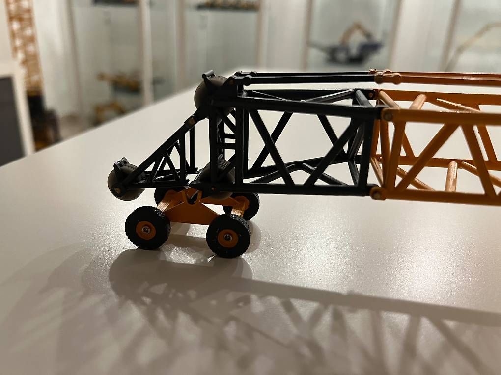 Modellbausätze & Standmodelle: Liebherr LTM 1650 Wippspitze 1:50 – Gebraucht aus Luzern von ald_db9d 3