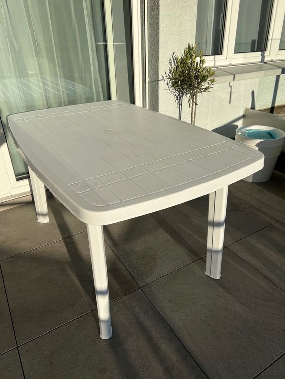 Plastik Tisch für Garten in weiss Kaufen auf Ricardo