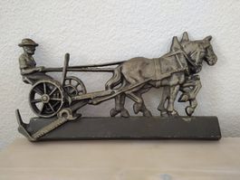 Wandrelief / Wandornament "Das Mähgespann", Gusseisen