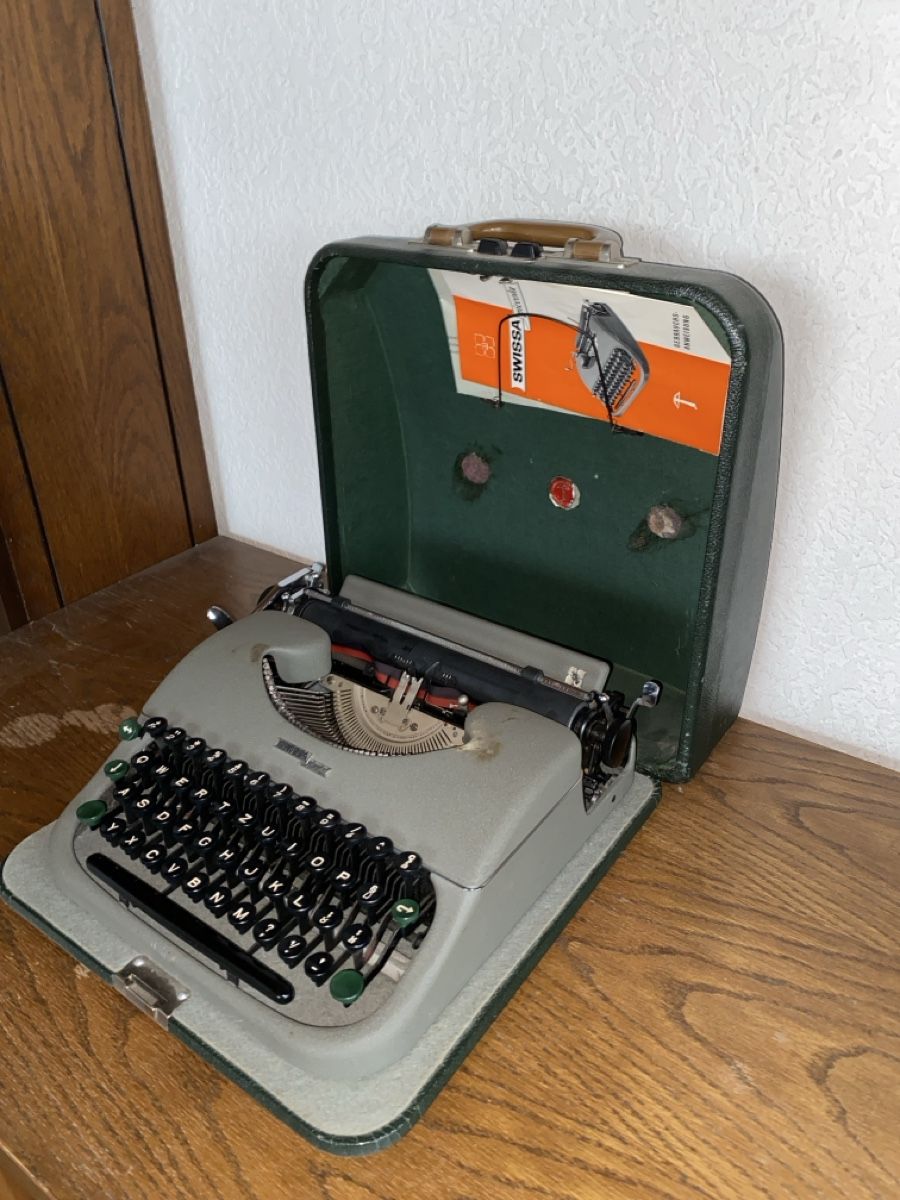 Macchine da scrivere: Alte Schreibmaschine – Usato da Hinwil venduto da Familie_99 1