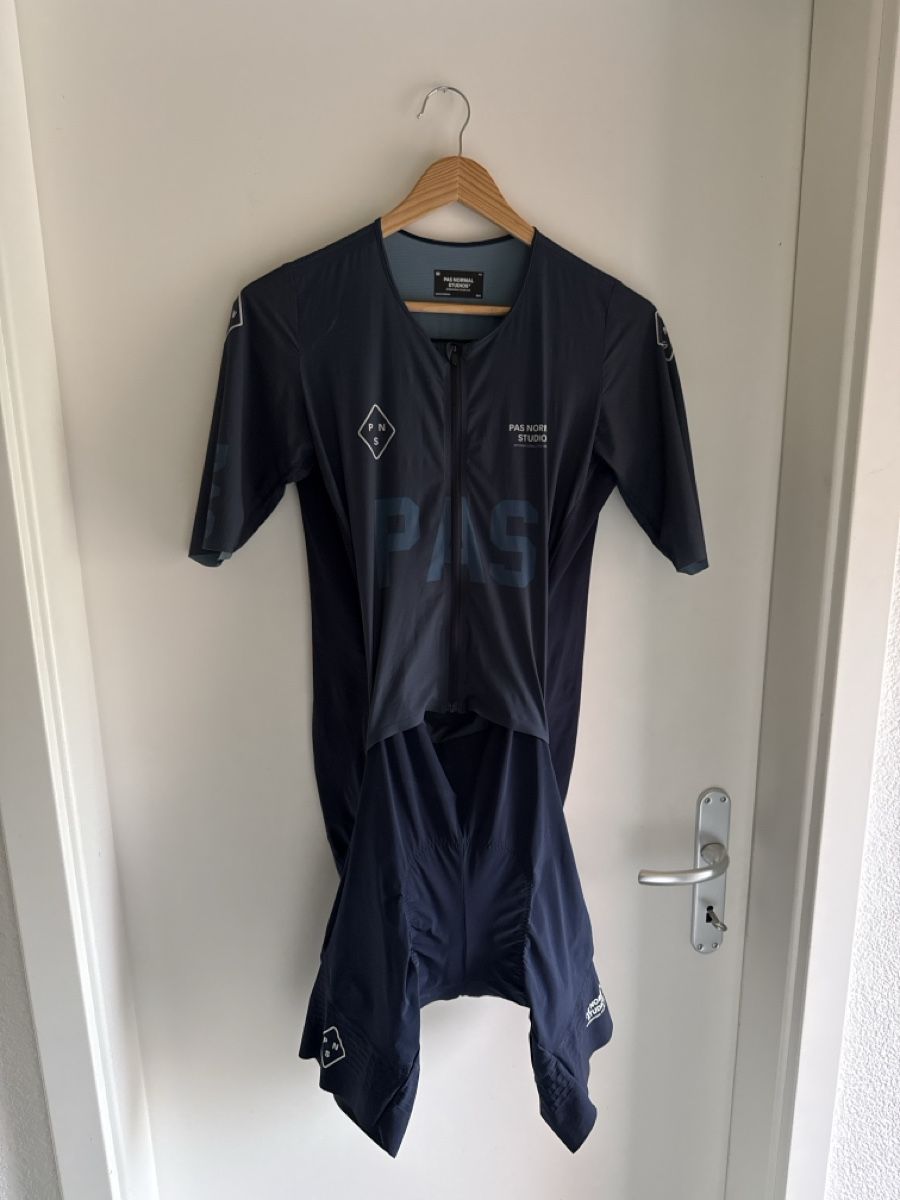 Pas Normal Studios Canottiere & Pantaloni: Pas normal studio mechanism pro speedsuit  – Nuovo (secondo la descrizione) da Sugiez venduto da Rulio_xx