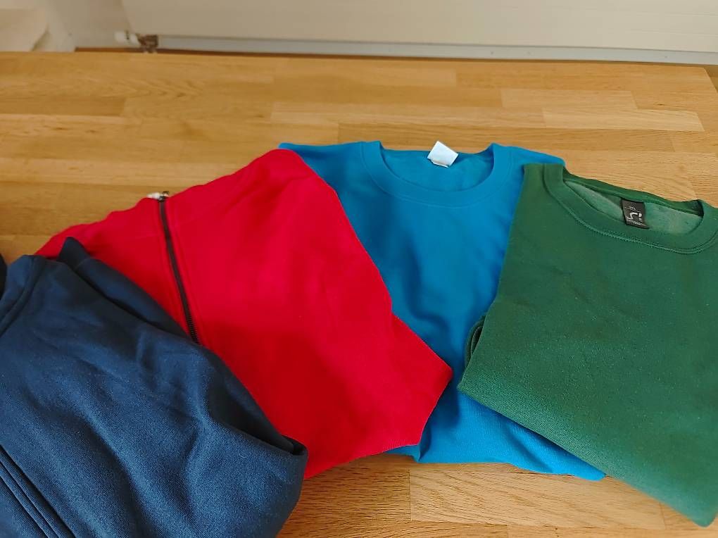 Maglioni & Felpe: T SHIRTS, PULLOVER, HOODIES, JACKEN grosse Grössen – Usato da Altbüron venduto da Previa0 4