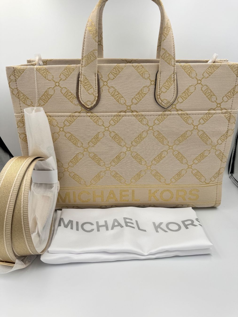 Michael Kors Borse da donna: Michael Kors Tasche palegold – Nuovo e nell'imballaggio originale da Wiedlisbach venduto da Sistershop