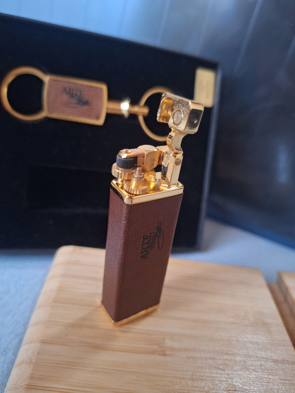 Accendini: Ensemble briquet et porte-clés ARCE – Nuovo (secondo la descrizione) da Tannay venduto da v1n1p00h 1