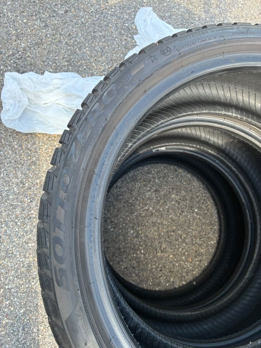 Pneus & Roues: Pirelli Winter 225/40R18 – D'occasion à Zürich par nat_ftl5 2