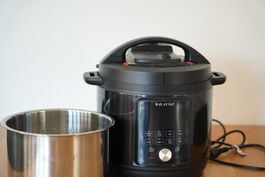 Instant Pot Pot Duo Plus pressure cooker & slow cooker