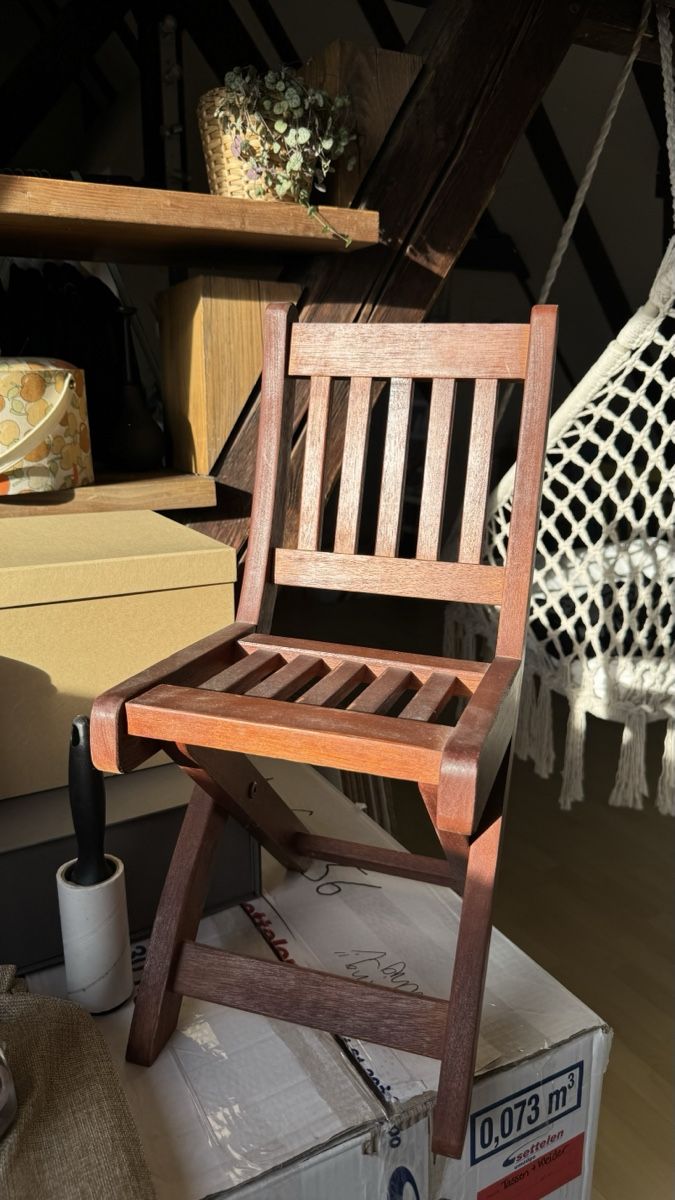 Stühle: Mini Klappstuhl aus Holz für Kinder oder Puppen – Gebraucht aus Kappel SO von neo_52cq