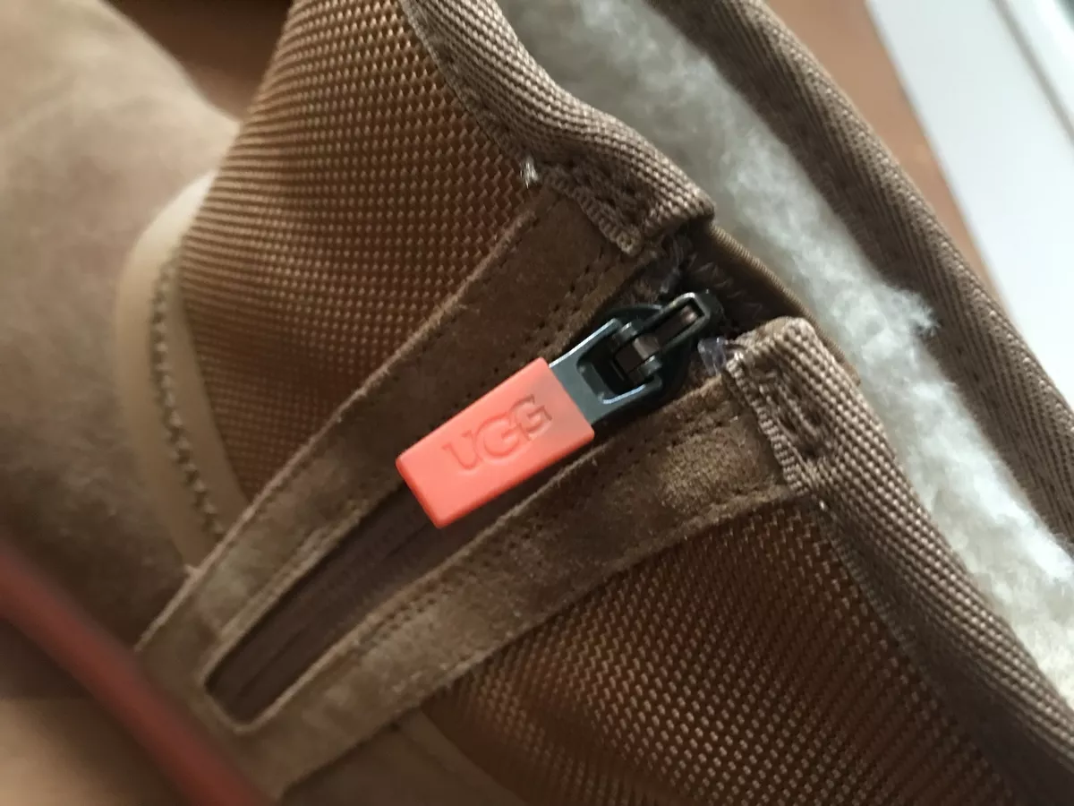 Ugg Damenschuhe: UGG Classic Tech Mini Waterproof – Neu (gemäss Beschreibung) aus Wiedlisbach von Blueberry.6 3