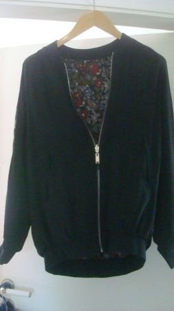 Wende-Blouson IKKS XS schwarz-Blumenmuster neuwertig