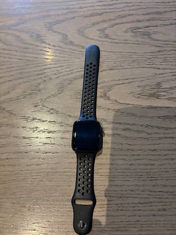 Smartwatch: Apple Watch SE (2e génération, GPS) – Usato da Lausanne venduto da vin_nnz2 2