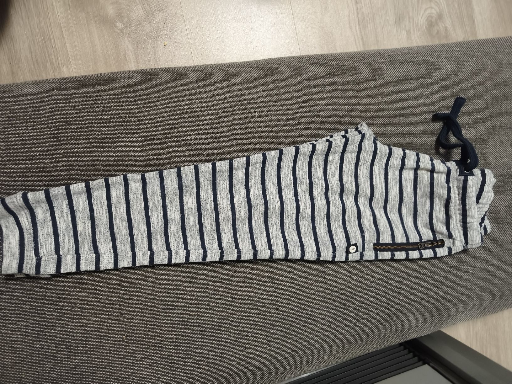 Ensembles coordonnés: Kinder Trainer Hose 134-140 – D'occasion à Tagelswangen par son_z88g 1