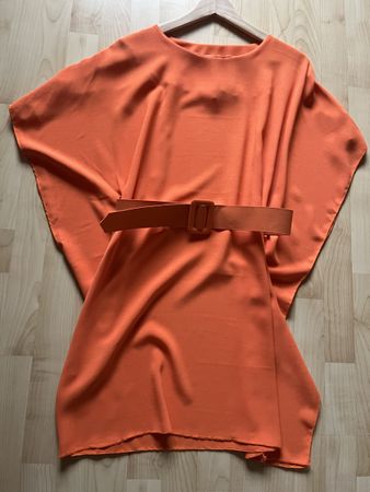 Sommerliches Orange Kleid mit Gürtel