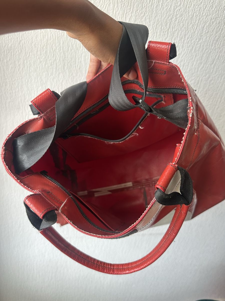 Freitag Borse: Sac cabas Freitag rouge et blanc – Usato da Yverdon-les-Bains venduto da Laureetlargent 5