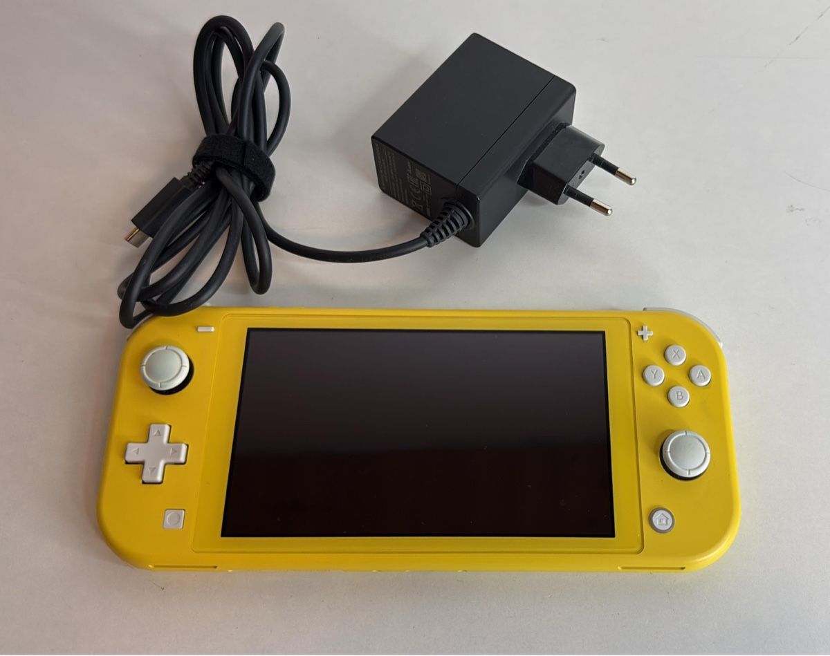 Nintendo Console: Nintendo Switch Lite - Yellow - Excellent Condition! – Usato da Ehrendingen venduto da bubulence