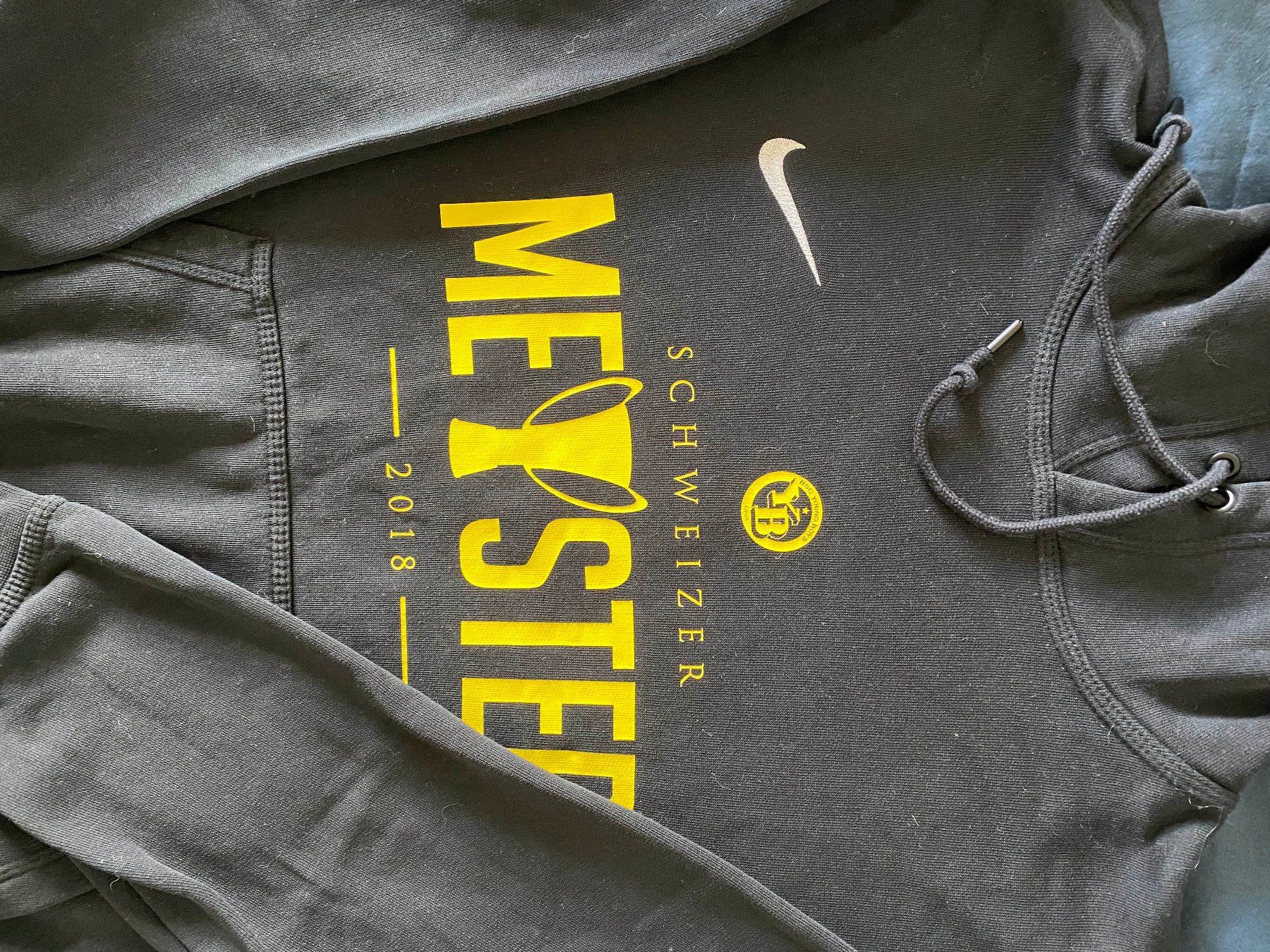Nike Maglioni & Felpe: BSC Young Boys Nike Meisterpullover 2018 – Nuovo (secondo la descrizione) da Bern venduto da nikwy