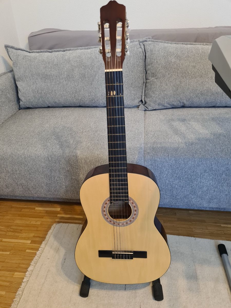 Strumenti musicali: Classic Gitarre HSR MCG 9 N – Usato da Jona venduto da Ressan100