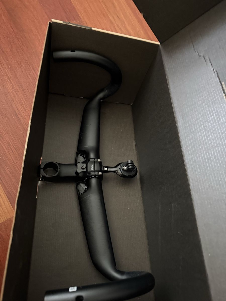 Specialized Pièces détachées: Roval Rapide Carbon Cockpit 420mm x 90mm  – D'occasion à Lausanne par Nat_Sha 1
