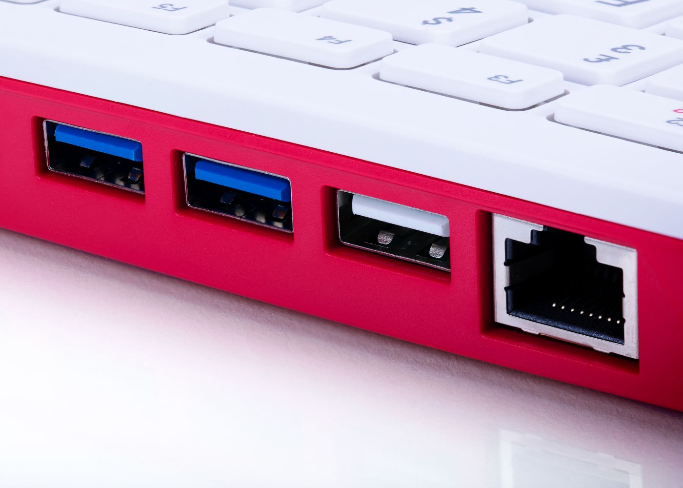 Raspberry Pi PC: Starter Kit Raspberry Pi400 64GB DE Version – Nuovo e nell'imballaggio originale da Dietlikon venduto da Salesmax 2