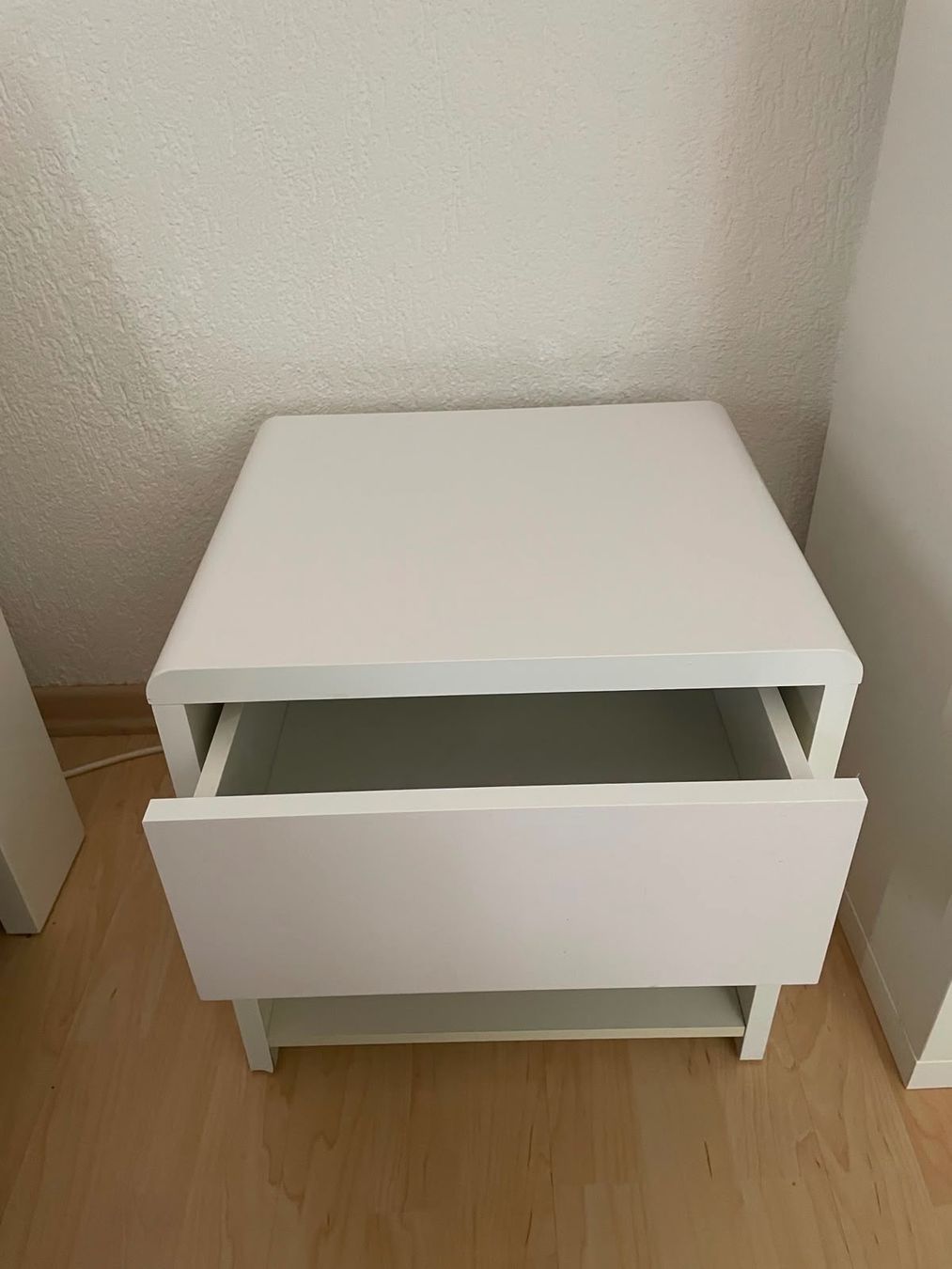 Micasa Betten: Bett 140 x 200 cm Weiss/Hochglanz mit Nachttisch – Gebraucht aus Tägerig von Bluefire04 7