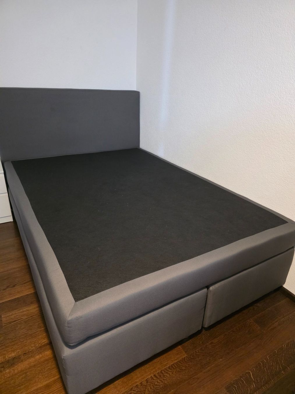 Letti: Boxspringbett 140x200, mit Nachttisch und Lämpchen – Usato da Lustmühle venduto da mcross 1