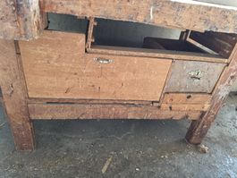 Werkbank alt massiv Holz mit Schraubstock als Deko uvm.