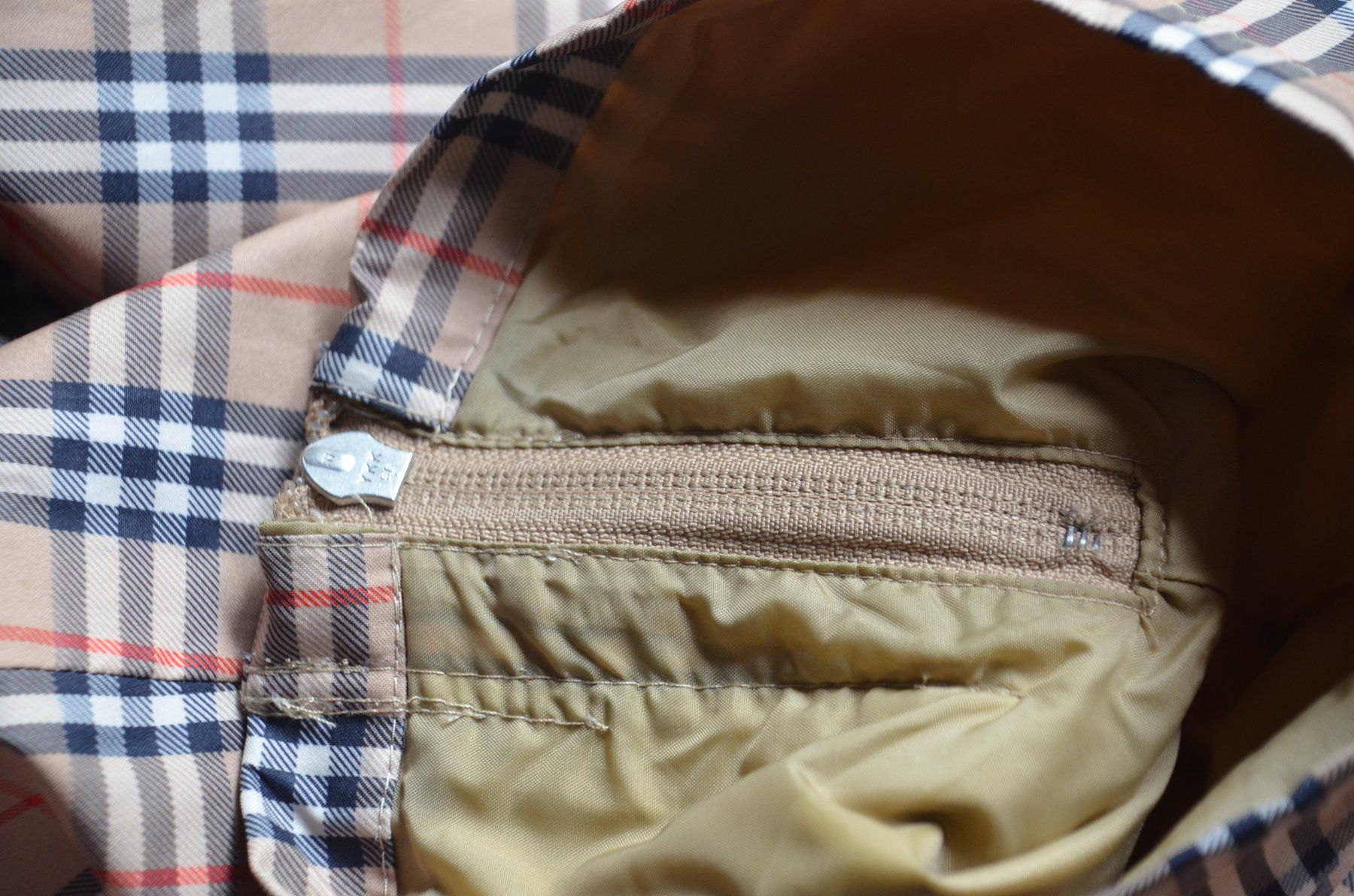 Burberry Pantaloni: Burberry Hose / pantalon 3/4 .S – Usato da Collonges venduto da arashee 8