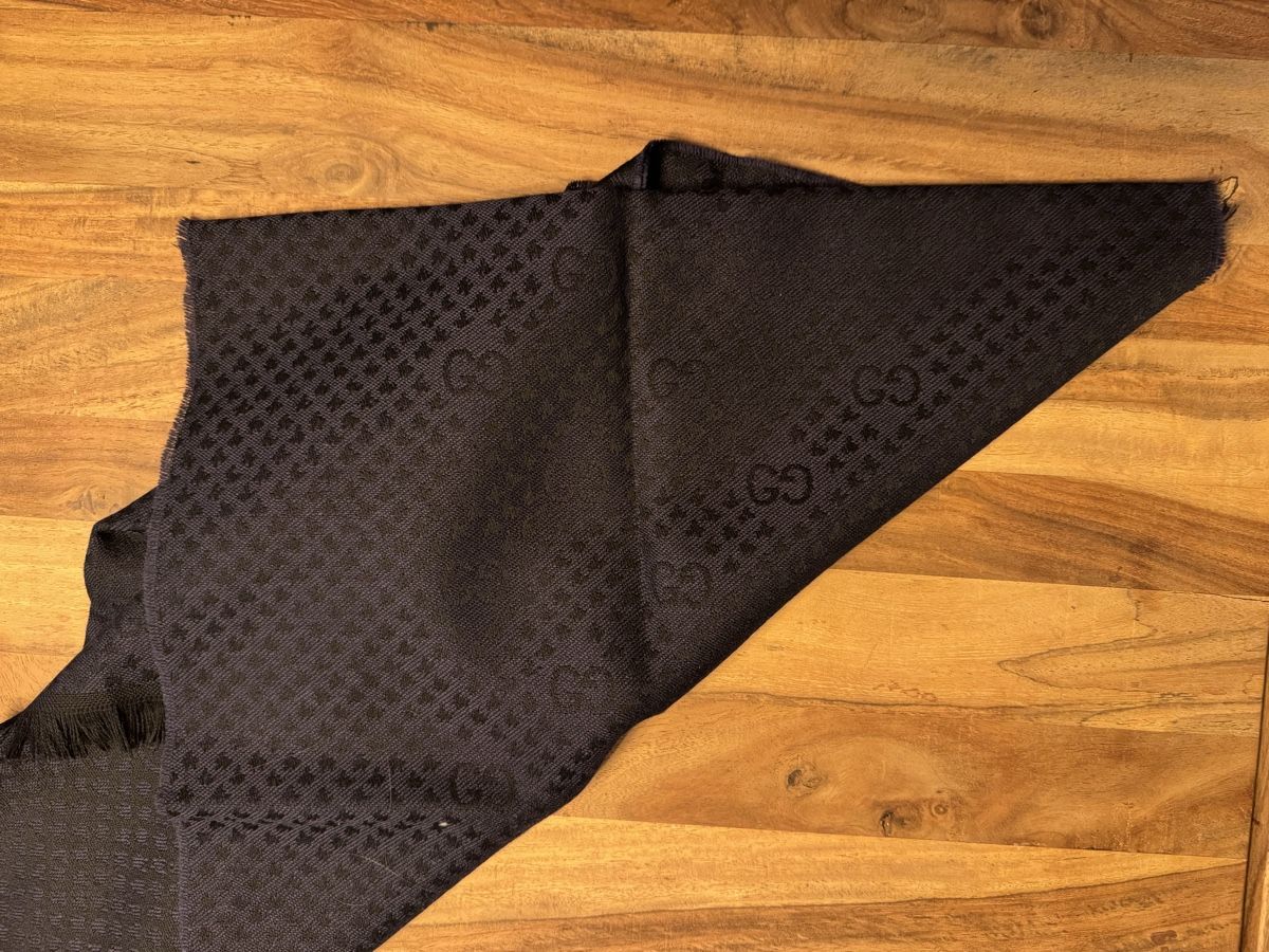 Gucci Foulards, Tücher & Schals: Gucci Schal – Gebraucht aus Oetwil an der Limmat von alfredo1989 1