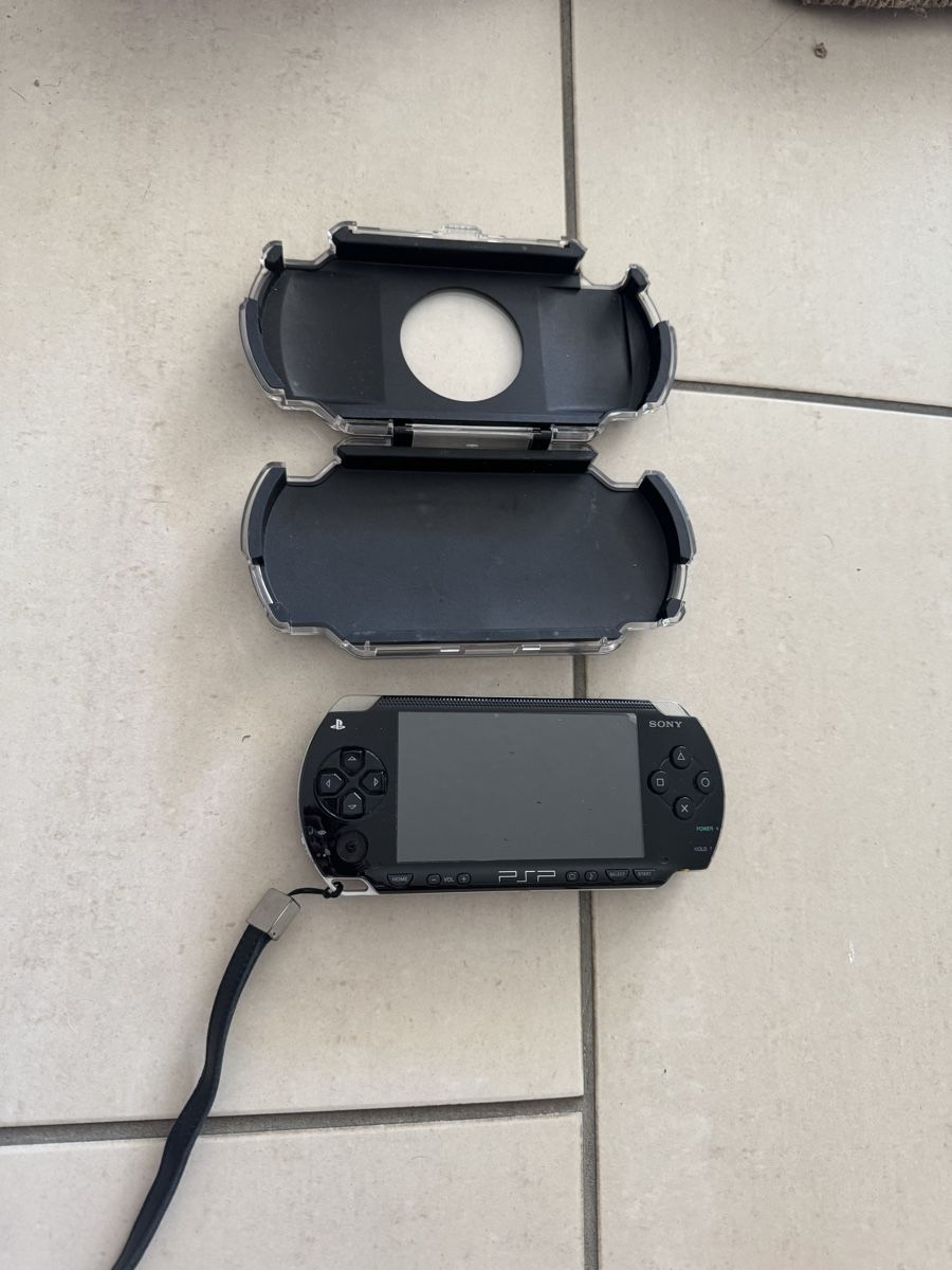 Sony Konsolen: PSP, keine Spile, kein Ladekabel – Gebraucht aus Bottenwil von NadjaP. 2