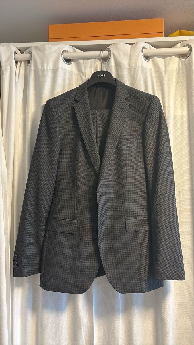 Hugo Boss Lots de vêtements: Boss Men's Suit Jacket + Pants, Size 52 – Neuf (Voir description) à Zürich par mary_5ln5