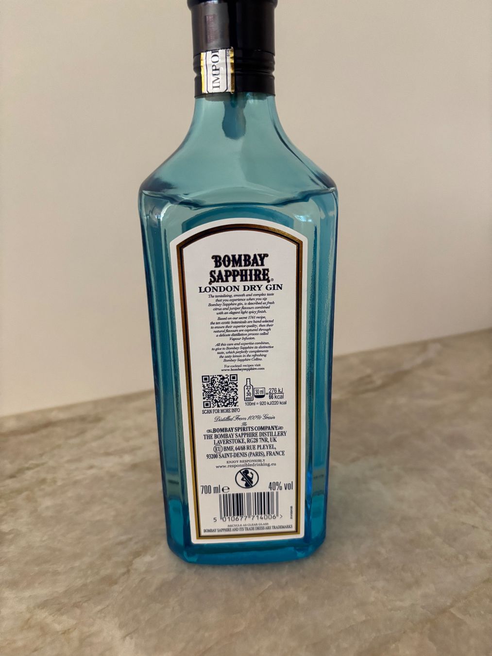 Spirituosen: Bombay Sapphire Gin, 700 ml Flasche, geöffnete Flasche – Gebraucht aus Weissbad von Studently 2