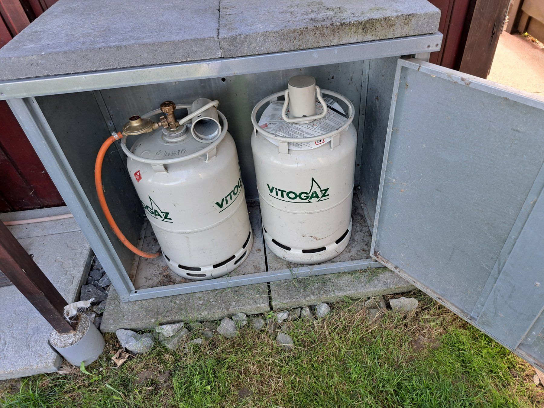 Armadi: Gasflaschenschrank – Usato da Mühleberg venduto da bri. 1