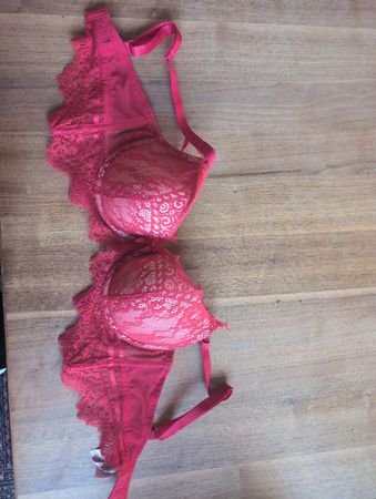 Hunkemöller BH, Gr. 75E, Bordeauxrot, Spitze, Neuwertig!