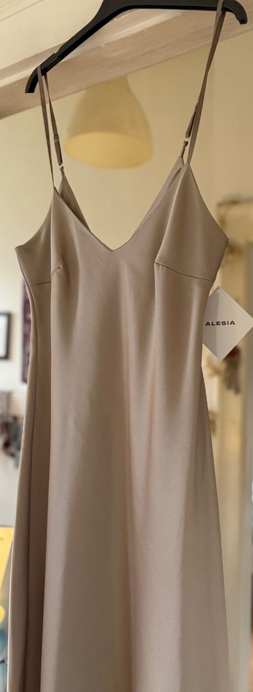 Robes: ROBE! M – Neuf avec emballage d'origine à Locarno par NicoNion 2
