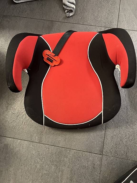 Auto-Kindersitze: Réhausseur siège enfant – Gebraucht aus Vuarrens von italorico