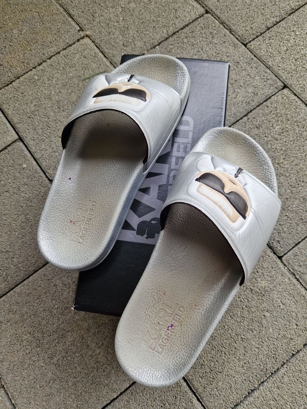 Karl Lagerfeld Scarpe da donna: Karl Lagerfeld Badeschuhe Silber Gr. 39 – Usato da Erlinsbach SO venduto da ULIKH 1