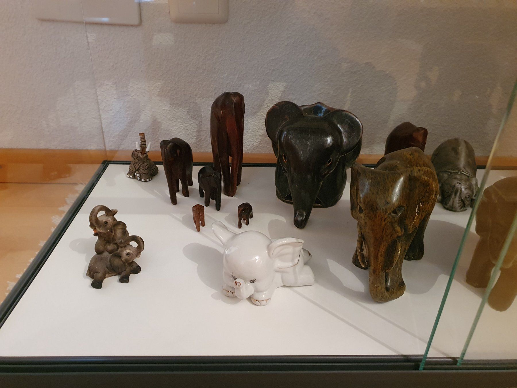 Vetrine: Glasvitrine inkl. Elefantensammlung – Nuovo (secondo la descrizione) da Frasnacht venduto da Milka_1981 6