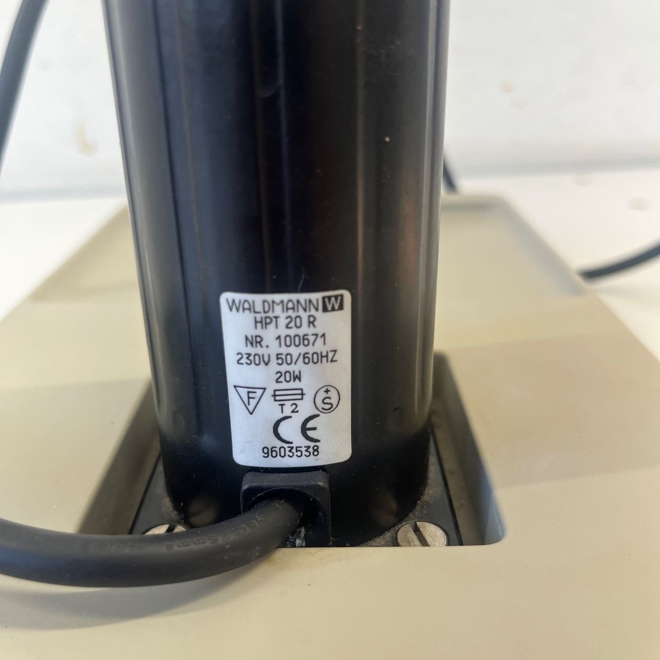 Lampade: Praktische Tisch Arbeitslampe von Waldmann – Usato da Niederdorf venduto da LeptonAG 5