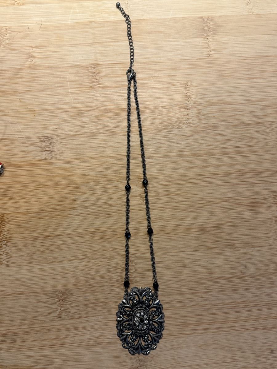 Catenine: Modeschmuck Halskette mit Medaillon und Perlen  – Usato da Basel venduto da zukk_ 2
